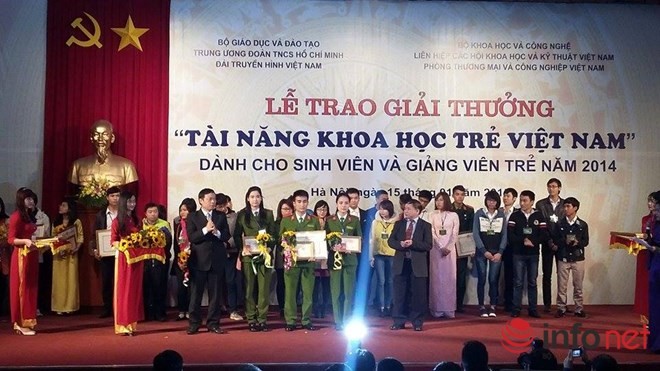 Lễ trao Giải thưởng “Tài năng khoa học trẻ Việt Nam” năm 2013 dành cho sinh viên các trường đại học, học viện trong cả nước